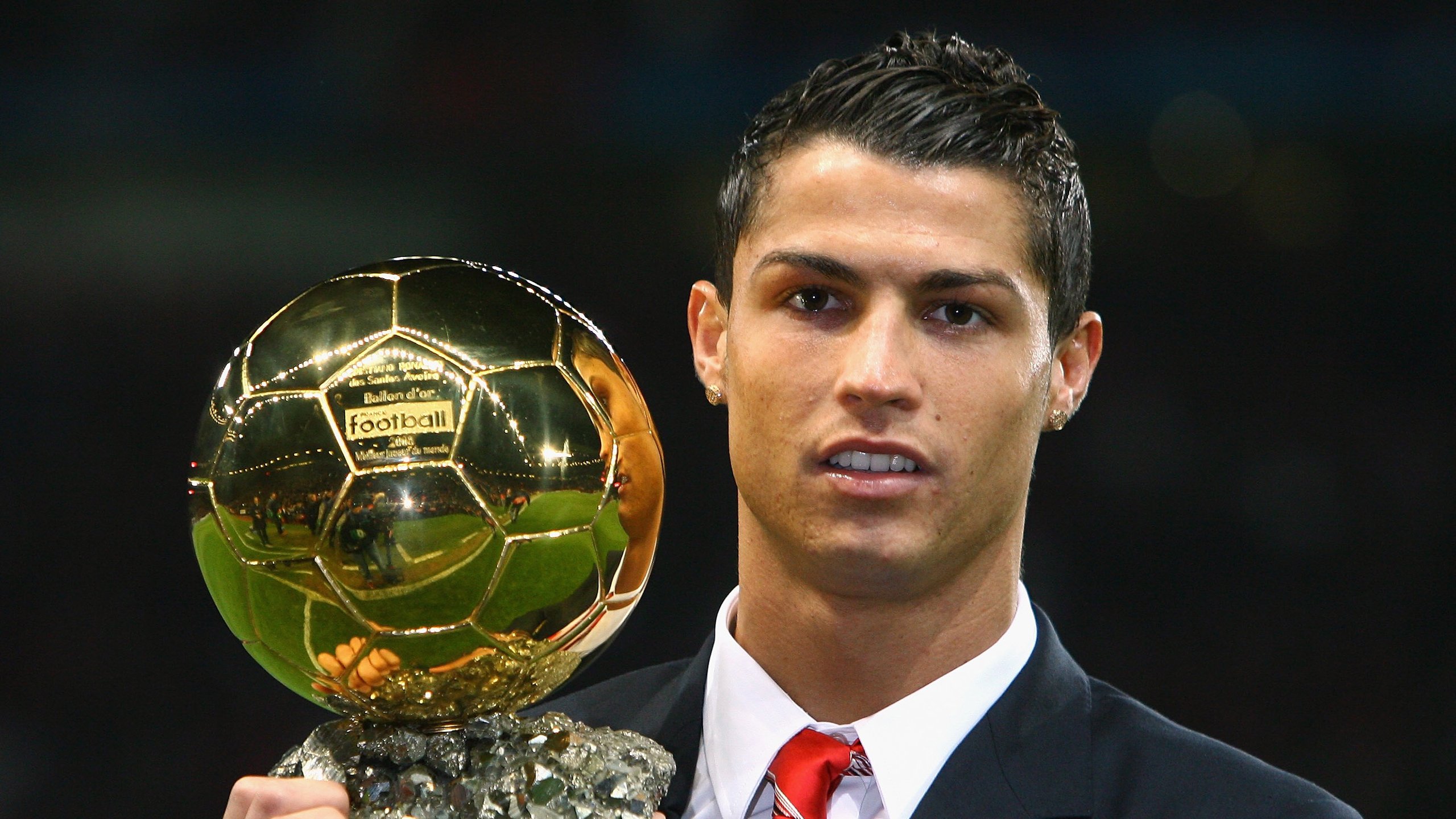 包含巴黎圣日耳曼士气爆棚，世界杯八强战遇上上海申花，目标明确直指晋级的词条